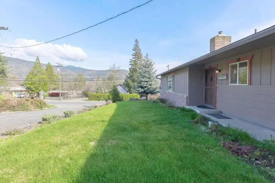 903 NW Hewitt Lane, Grants Pass, OR 97526 - #3