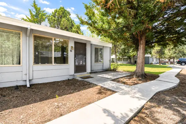 1700 NE Wells Acres Road #APT 38, Bend, OR 97701