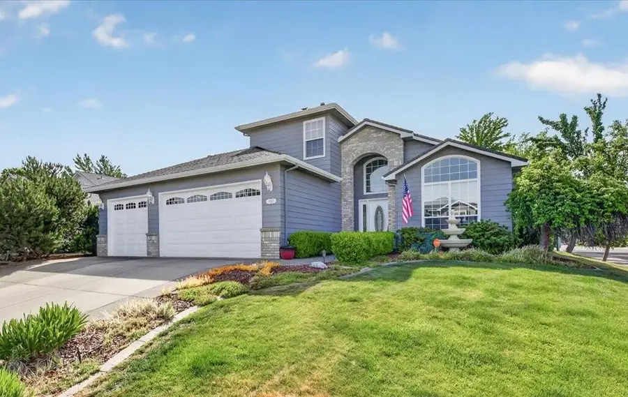 997 N Mountain Avenue, Central Point, OR 97502 - #2