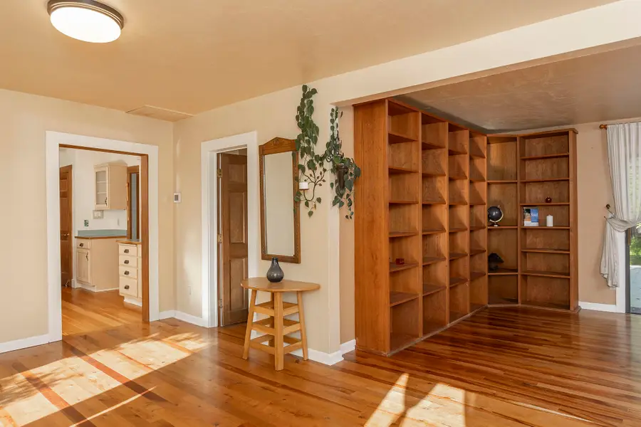 383 N 5th Avenue, Gold Hill, OR 97525 - #3