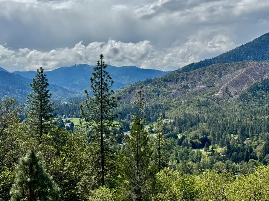 901 Manzanita Drive, Rogue River, OR 97537 - #3