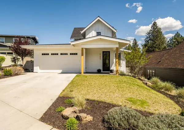 61022 SE Light Peak Drive, Bend, OR 97702