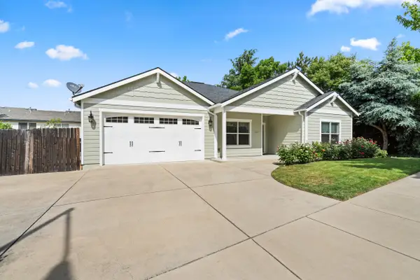 1227 Lithia Way, Talent, OR 97540
