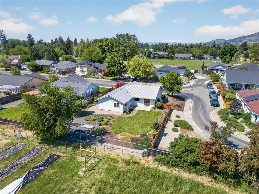 124 Samuel Lane, Phoenix, OR 97535 - #3