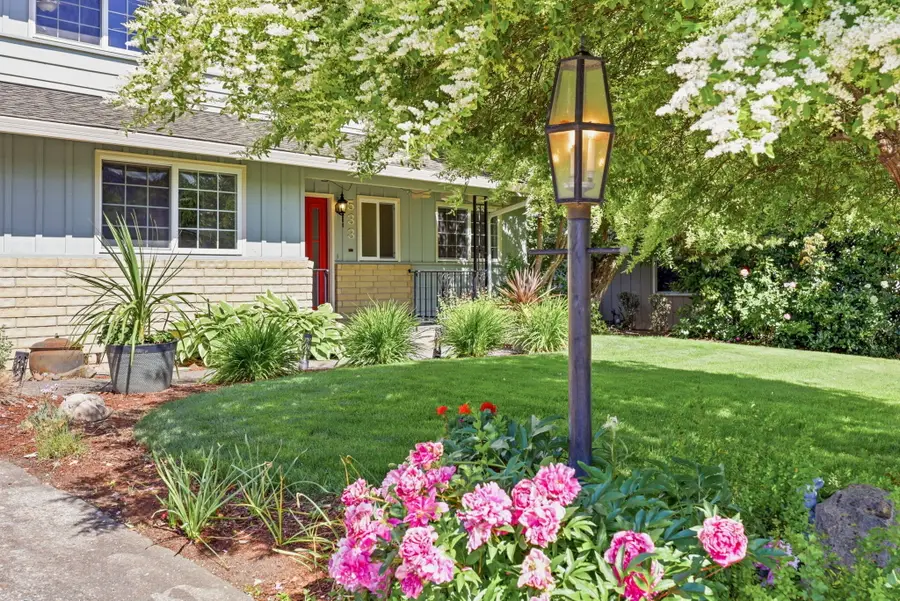 533 N Wexford Circle, Medford, OR 97504 - #2
