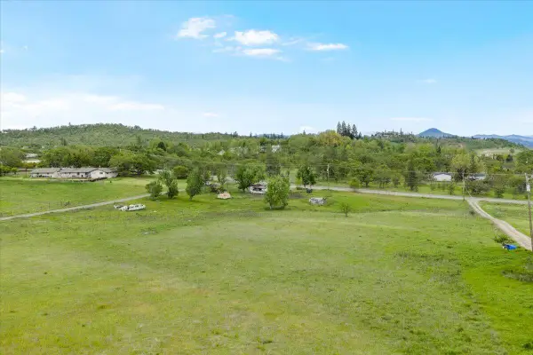 963 Stevens Road, Eagle Point, OR 97524