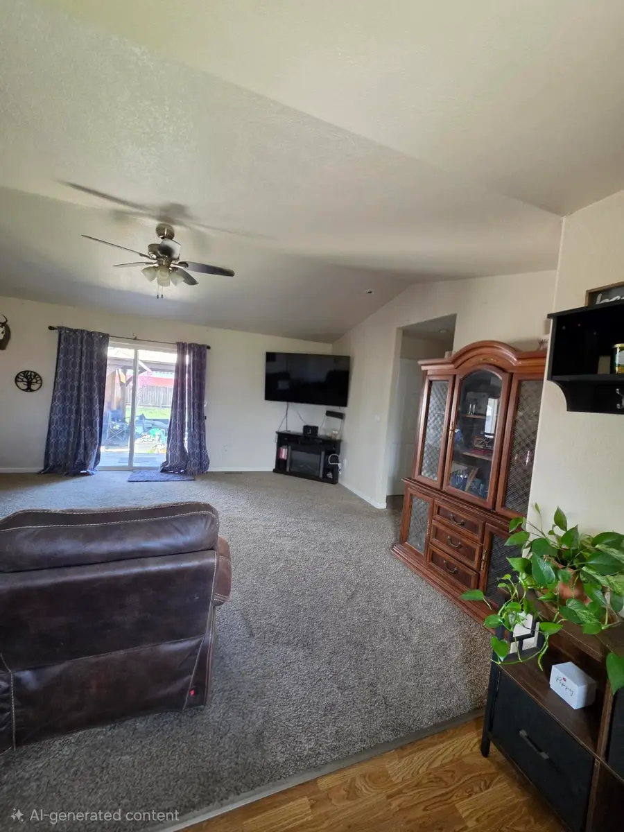 5556 State Street, Klamath Falls, OR 97603 - #3