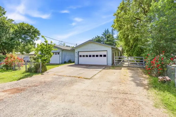 102 Elm Street, Phoenix, OR 97535