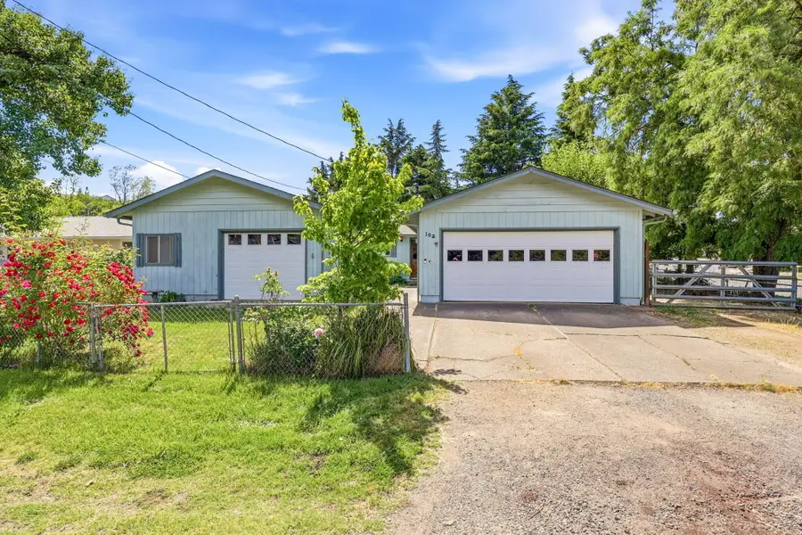 102 Elm Street, Phoenix, OR 97535 - #3
