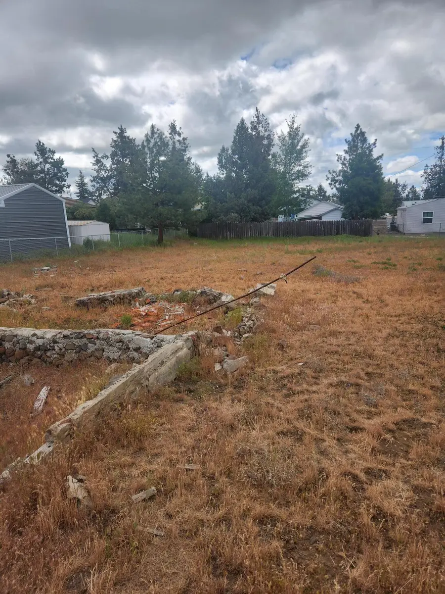 4060 Douglas Avenue, Klamath Falls, OR 97601 - #2