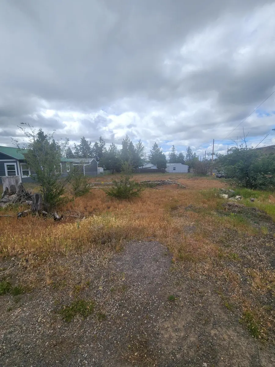 4060 Douglas Avenue, Klamath Falls, OR 97601 - #3