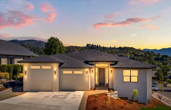 4302 Vista Pointe Drive, Medford, OR 97504