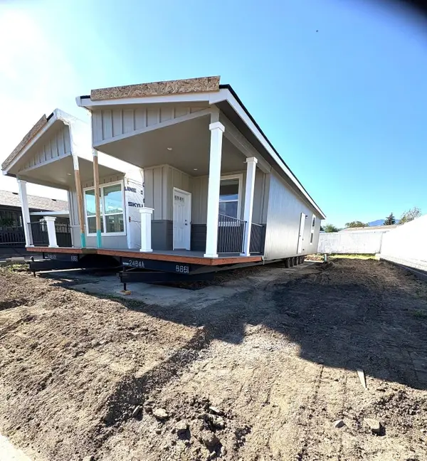 4601 S Pacific Highway #35, Phoenix, OR 97535