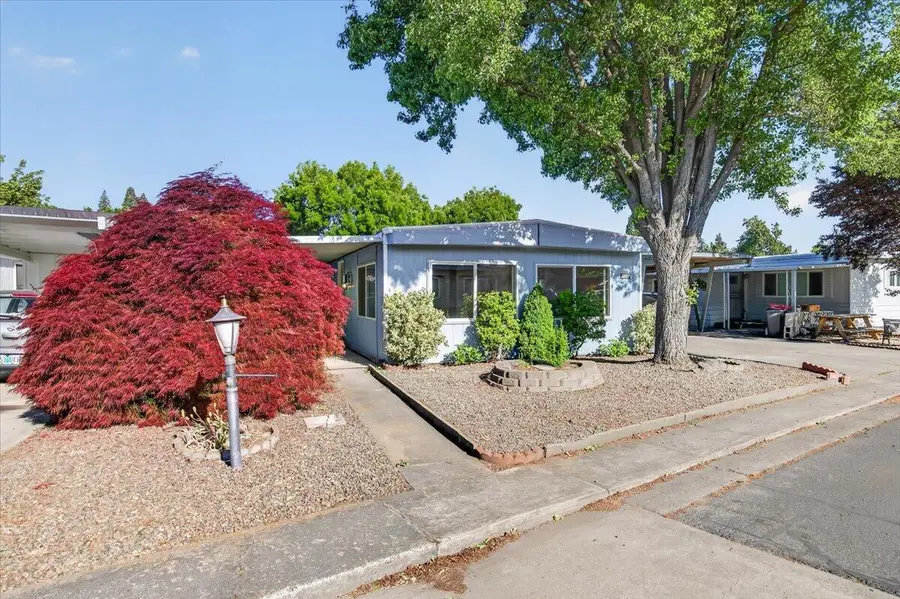 2252 Table Rock #SPC 100, Medford, OR 97501 - #2