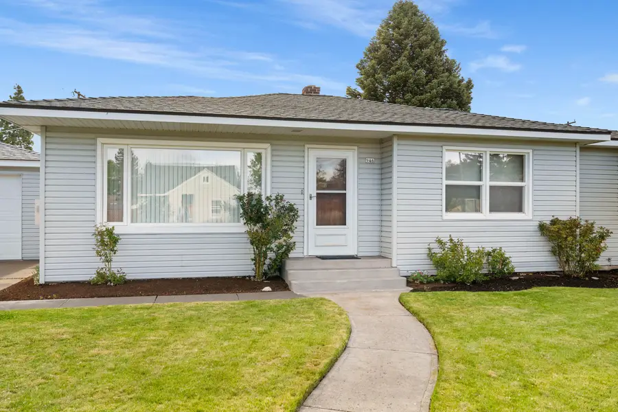 946 SW 13th Street, Redmond, OR 97756 - #3