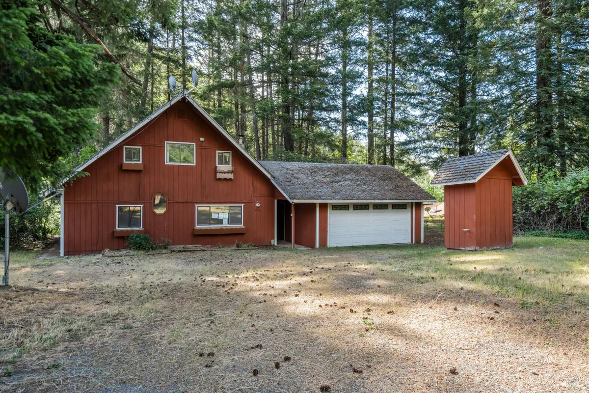 3300 W Evans Creek Road, Rogue River, OR 97537 - #1