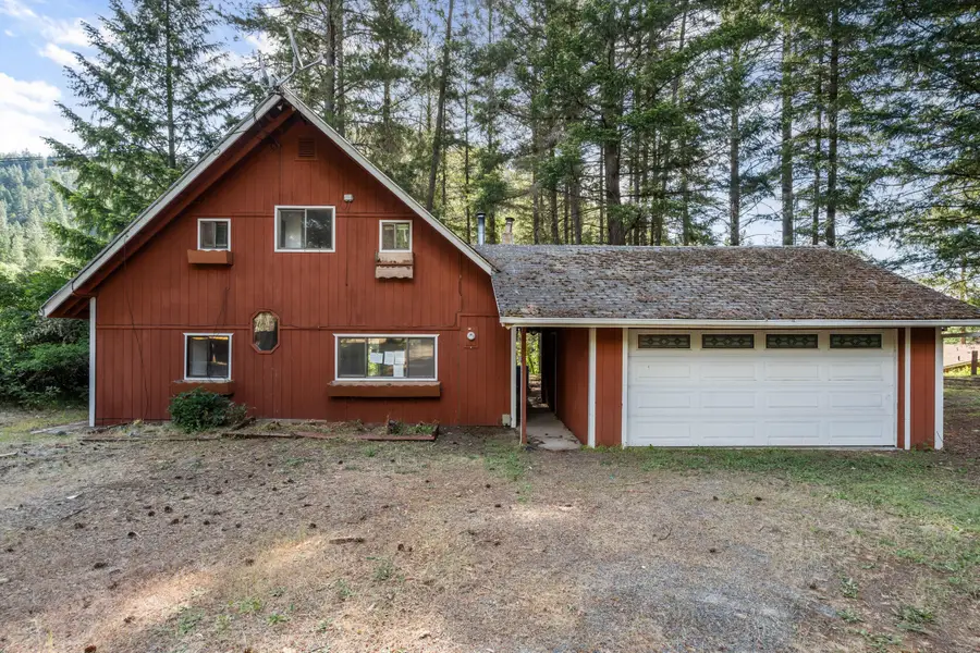 3300 W Evans Creek Road, Rogue River, OR 97537 - #2