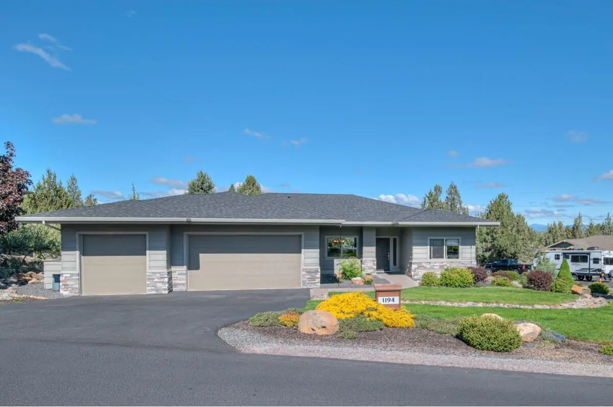 1194 Highland View Loop, Redmond, OR 97756 - #1