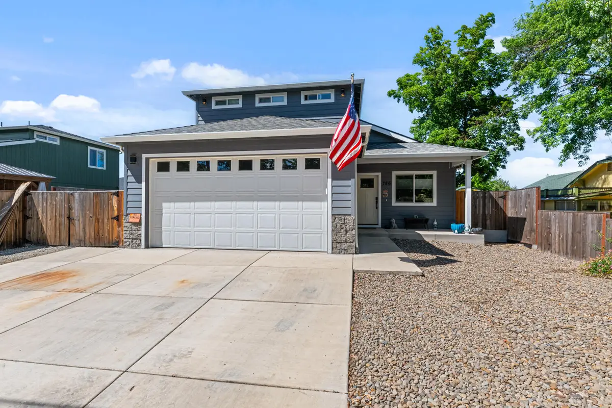 786 Pittview, Central Point, OR 97502 - #1