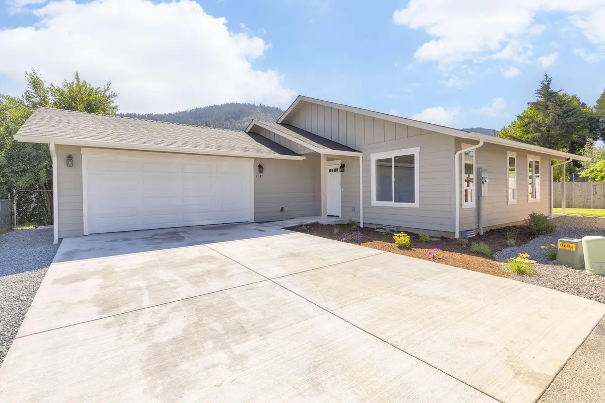 1037 SE Briannas Way, Grants Pass, OR 97527 - #1