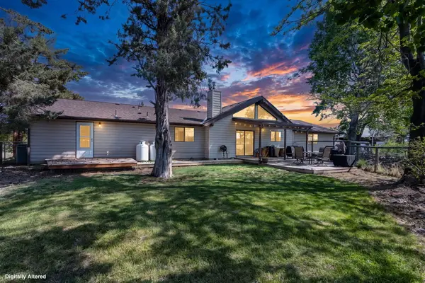 4050 SW Highland Avenue, Redmond, OR 97756