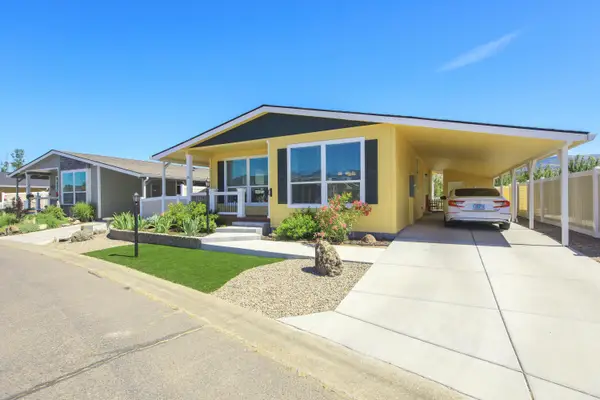 333 Mountain View Drive #28, Talent, OR 97540