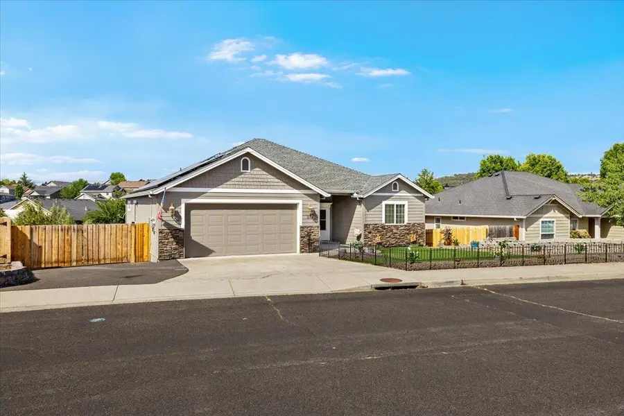 1174 Highlands Drive, Eagle Point, OR 97524 - #3
