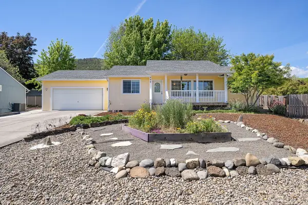 305 Blackberry Court, Talent, OR 97540