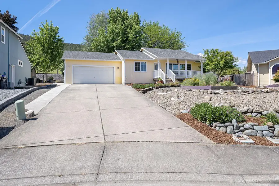 305 Blackberry Court, Talent, OR 97540 - #2