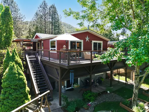150 Castaline Place, Shady Cove, OR 97539