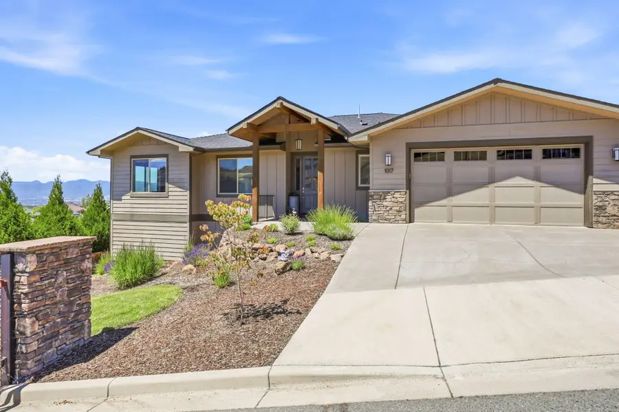 1017 Fawnhills Circle, Medford, OR 97504 - #2