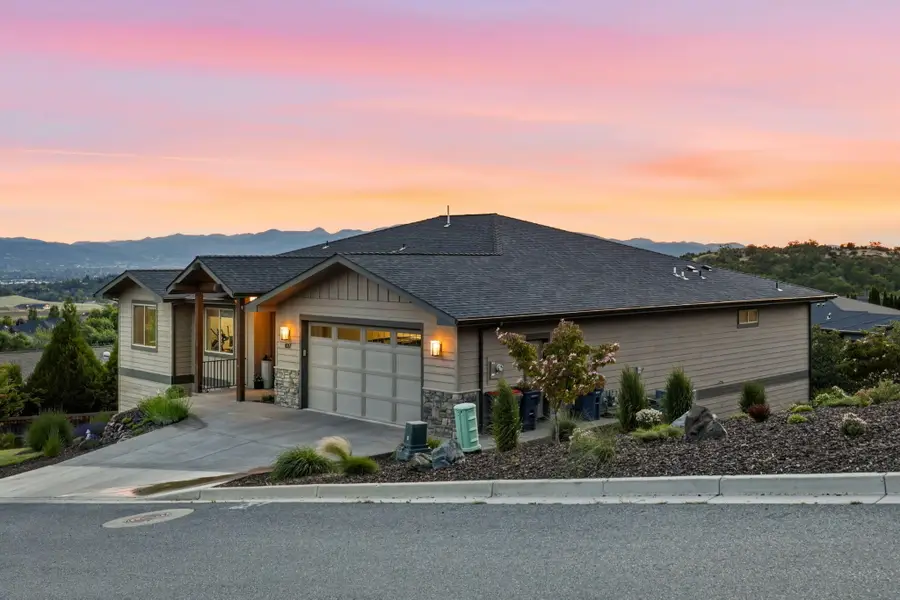 1017 Fawnhills Circle, Medford, OR 97504 - #3