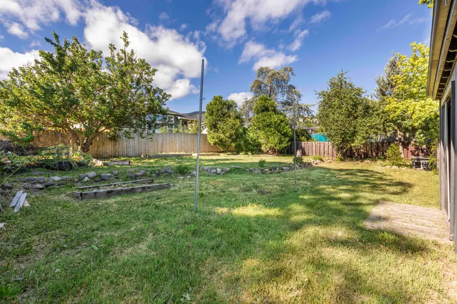 374 Cambridge Street, Ashland, OR 97520 - #2