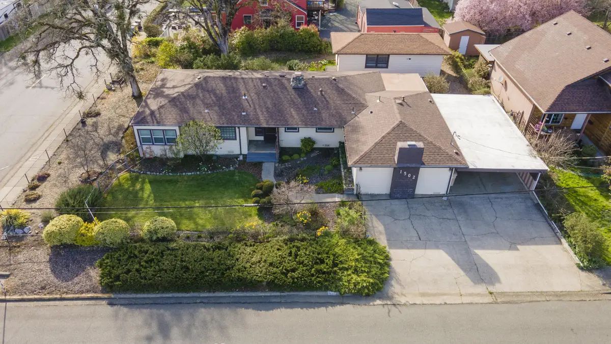 1502 NW Lawnridge Avenue, Grants Pass, OR 97526 - #1