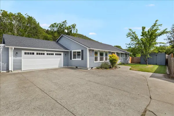 20 Penny Court, Shady Cove, OR 97539