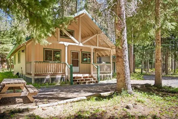 20815 Calgary Drive, Crescent Lake, OR 97733