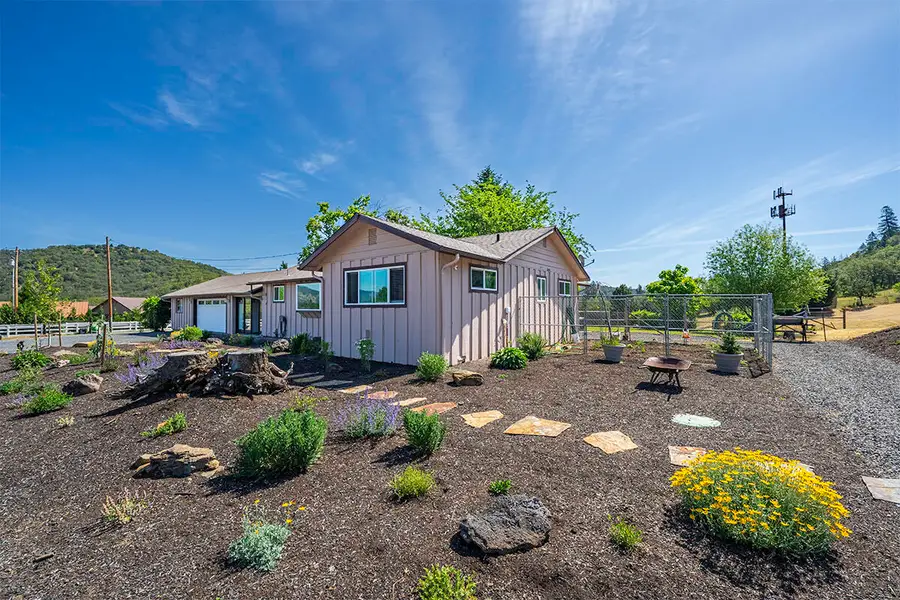 5388 Kane Creek, Central Point, OR 97502 - #2
