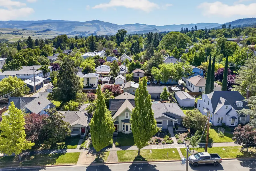 138 Third Street, Ashland, OR 97520 - #2