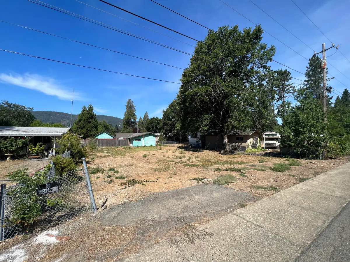 308 S Junction Avenue, Cave Junction, OR 97523 - #1