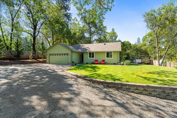 335 Summit Loop Loop, Grants Pass, OR 97527