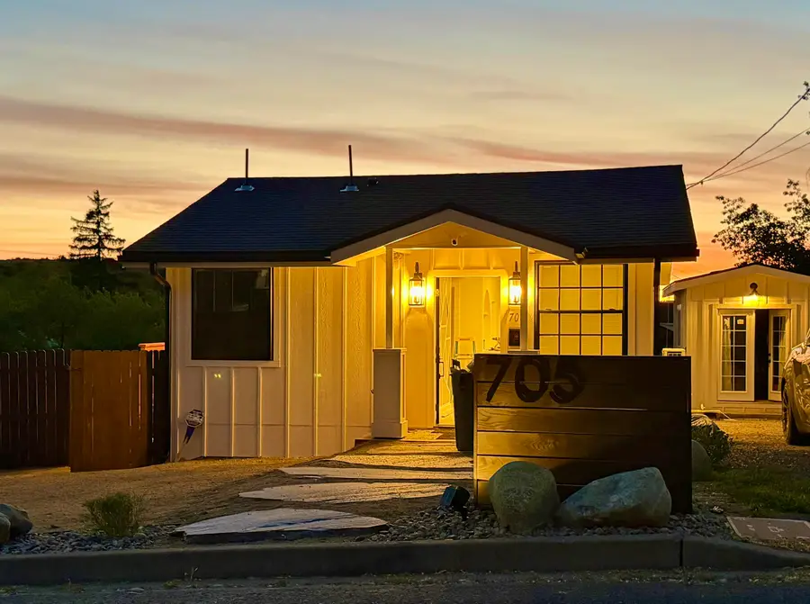 705 Cook Street, Klamath Falls, OR 97601 - #2