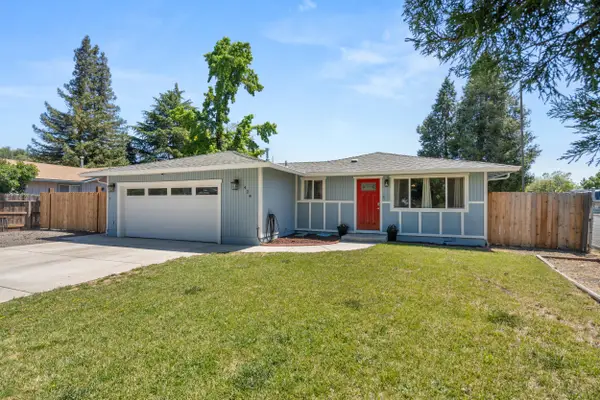 424 W Archwood Drive, Eagle Point, OR 97524