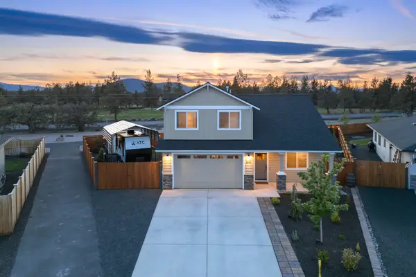 4999 SW Yew Place, Redmond, OR 97756
