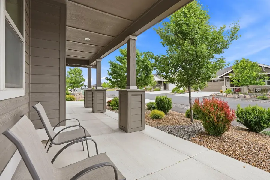 2714 NW 23rd Loop, Redmond, OR 97756 - #2