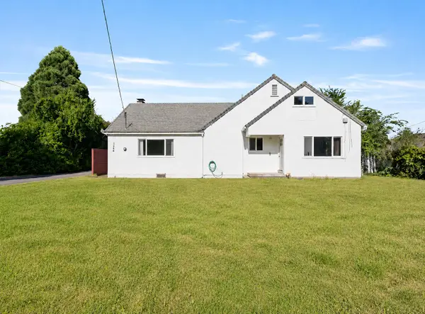 1564 Carnahan Drive, Grants Pass, OR 97527
