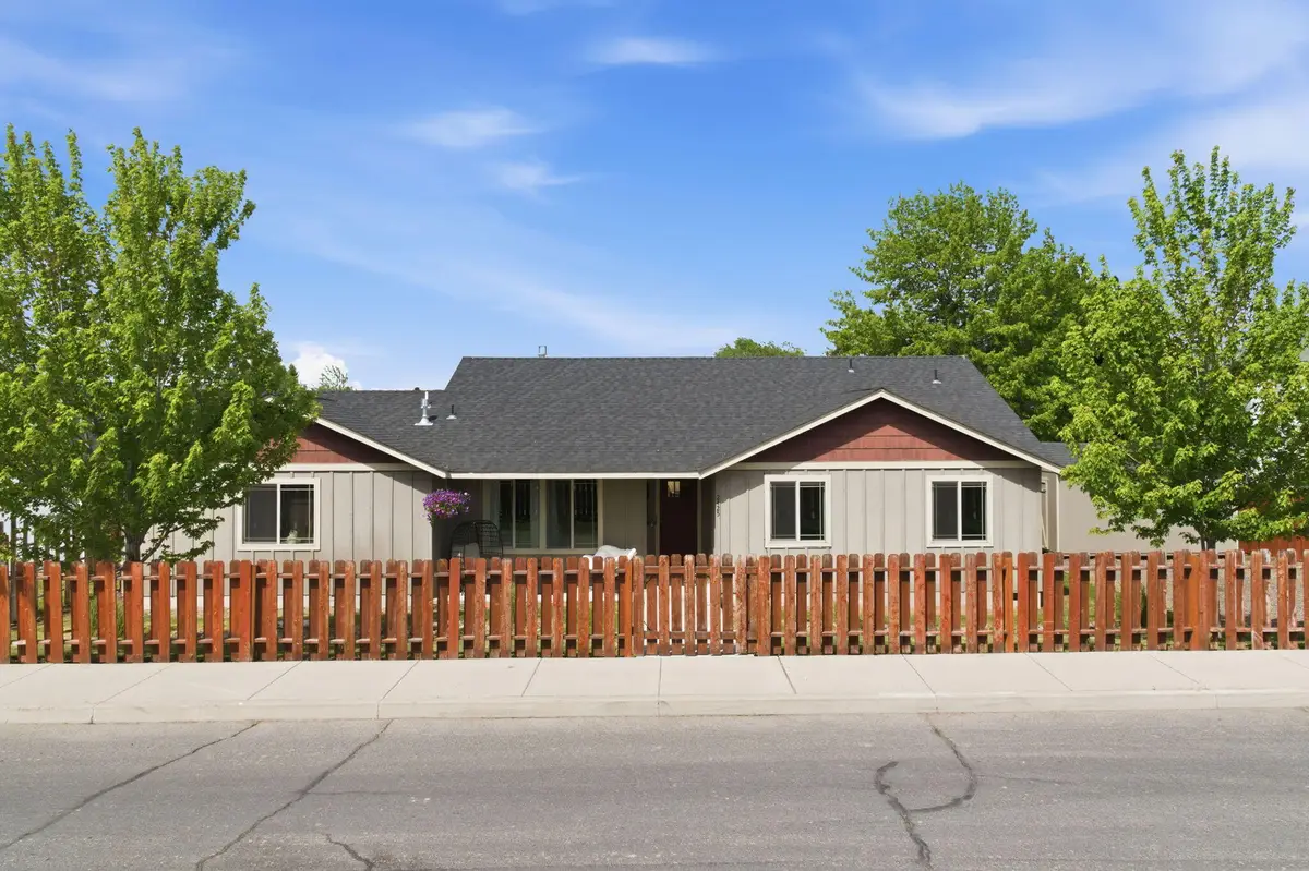 2425 NW 7th Street, Redmond, OR 97756 - #1