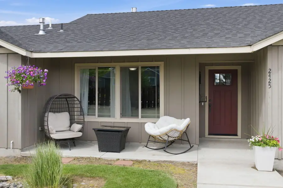 2425 NW 7th Street, Redmond, OR 97756 - #3