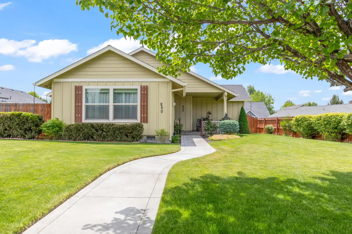 850 NW Quince Avenue, Redmond, OR 97756 - #1