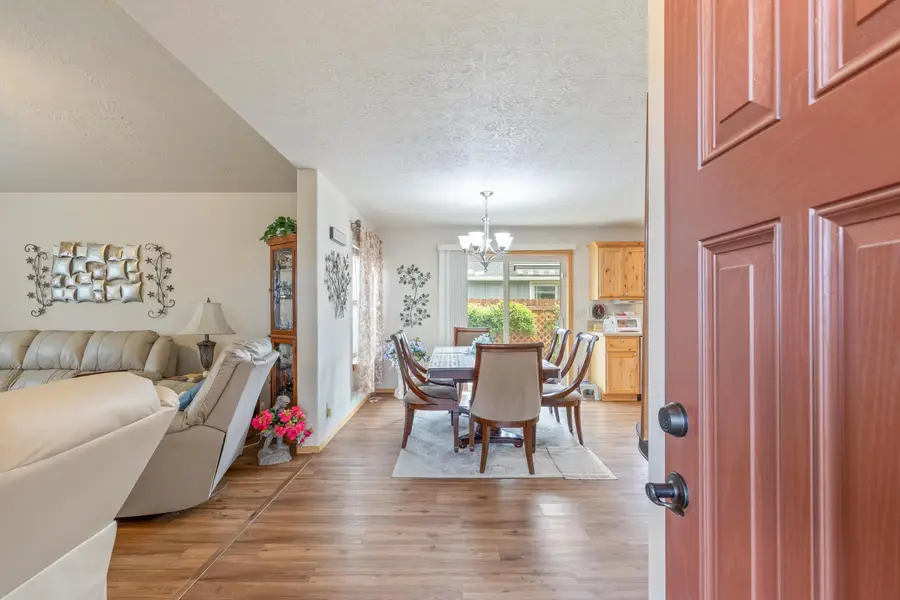 850 NW Quince Avenue, Redmond, OR 97756 - #3
