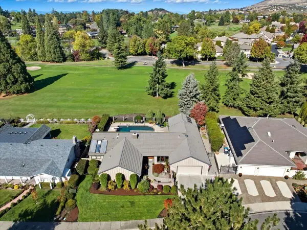 3153 Pepperwood Drive, Medford, OR 97504